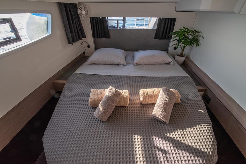 Book yachts online - catamaran - Astréa 42 - NOU NOU 1 - Skippered - rent