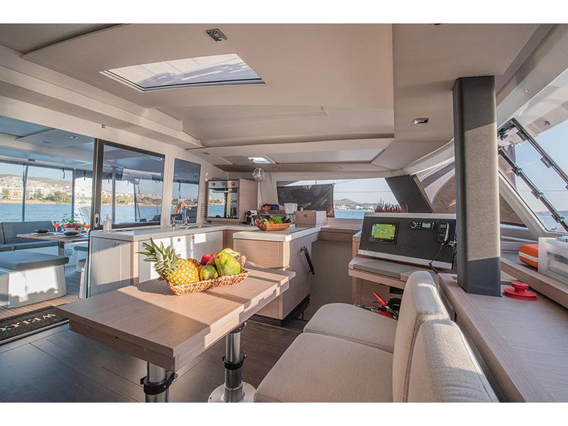 Book yachts online - catamaran - Astréa 42 - NOU NOU 1 - Skippered - rent
