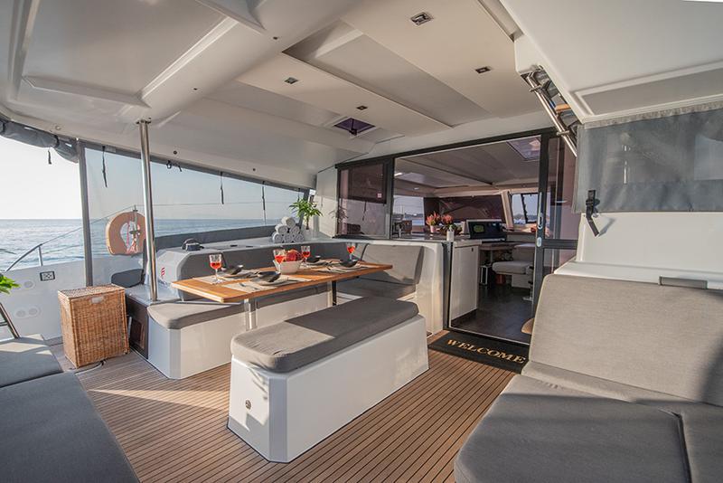 Book yachts online - catamaran - Astréa 42 - NOU NOU 1 - Skippered - rent