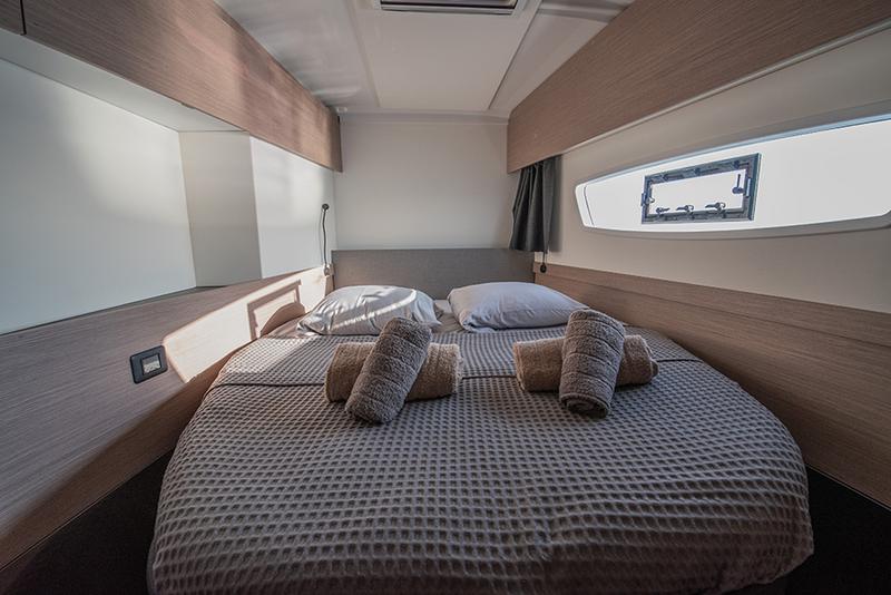 Book yachts online - catamaran - Astréa 42 - NOU NOU 1 - Skippered - rent