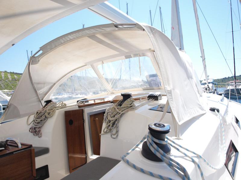 Book yachts online - sailboat - Bavaria 36 - Sea Wolf - rent