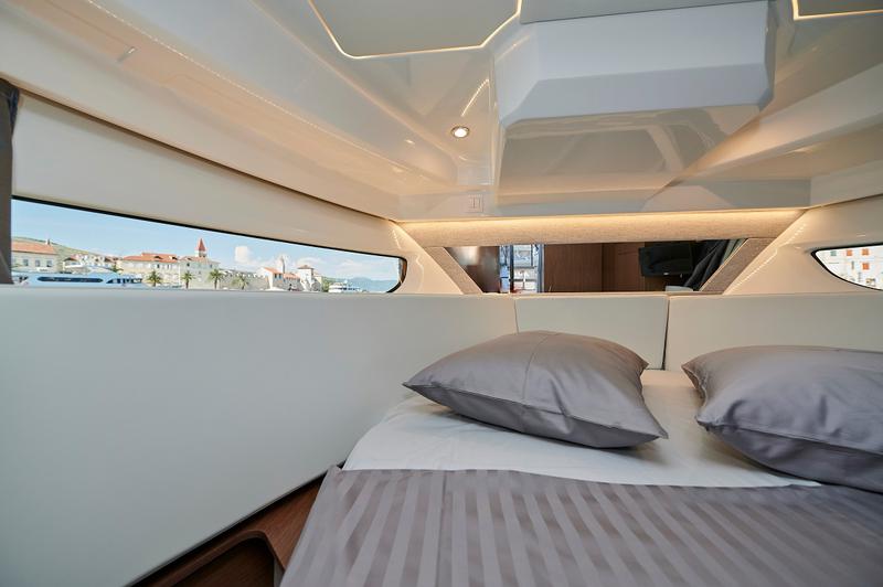 Book yachts online - motorboat - Jeanneau Merry Fisher 1095 FLY - Jeanneau Merry Fisher 1095 Fly - rent