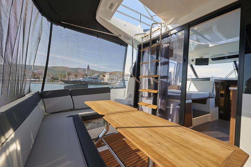 Book yachts online - motorboat - Jeanneau Merry Fisher 1095 FLY - Jeanneau Merry Fisher 1095 Fly - rent