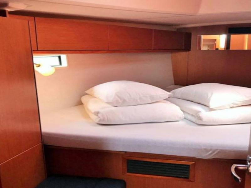 Book yachts online - sailboat - Bavaria Cruiser 46 - Sestrica - rent