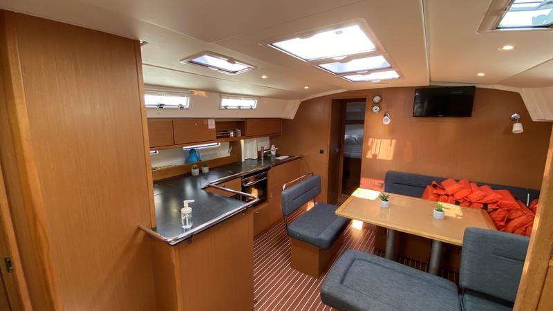 Book yachts online - sailboat - Bavaria Cruiser 45 - Kasela - rent