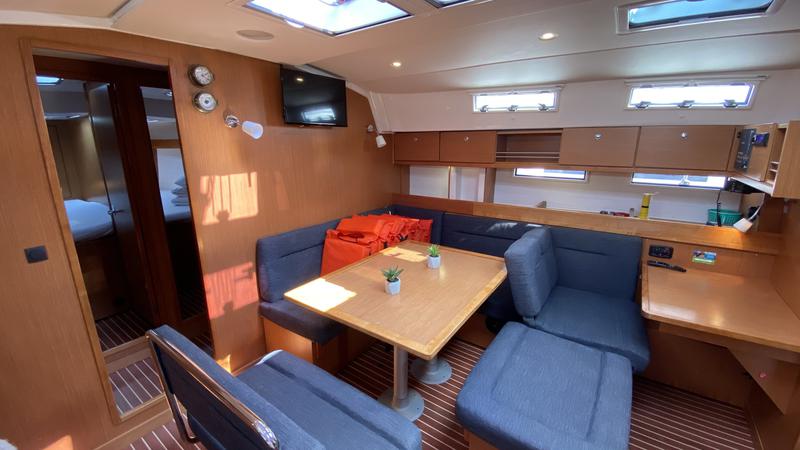 Book yachts online - sailboat - Bavaria Cruiser 45 - Kasela - rent