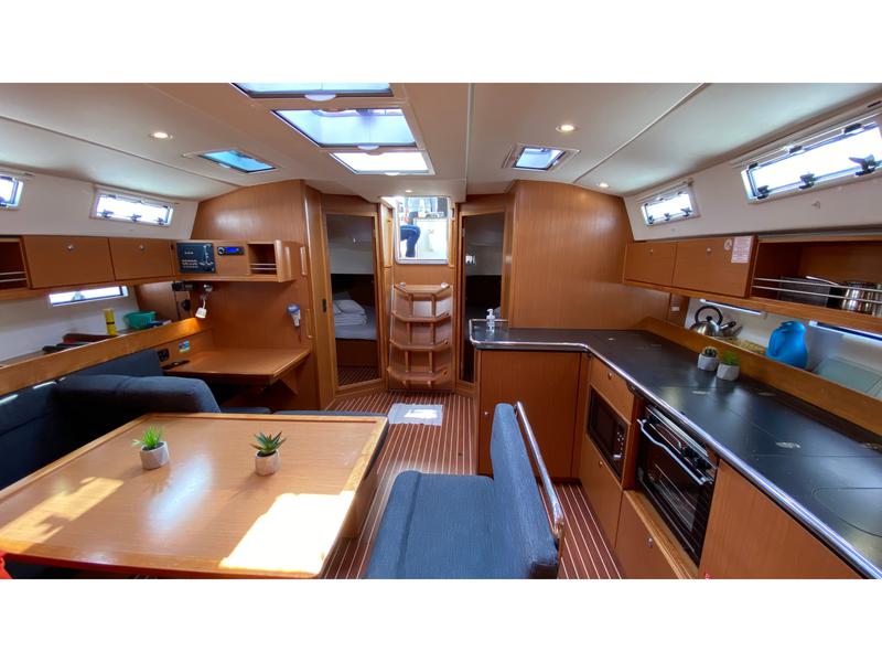Book yachts online - sailboat - Bavaria Cruiser 45 - Kasela - rent