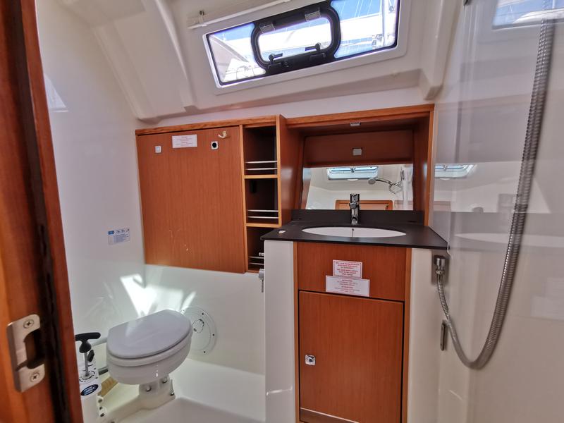 Book yachts online - sailboat - Bavaria Cruiser 41 - Zubatac - rent