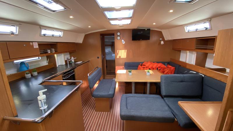 Book yachts online - sailboat - Bavaria Cruiser 45 - Volić - rent