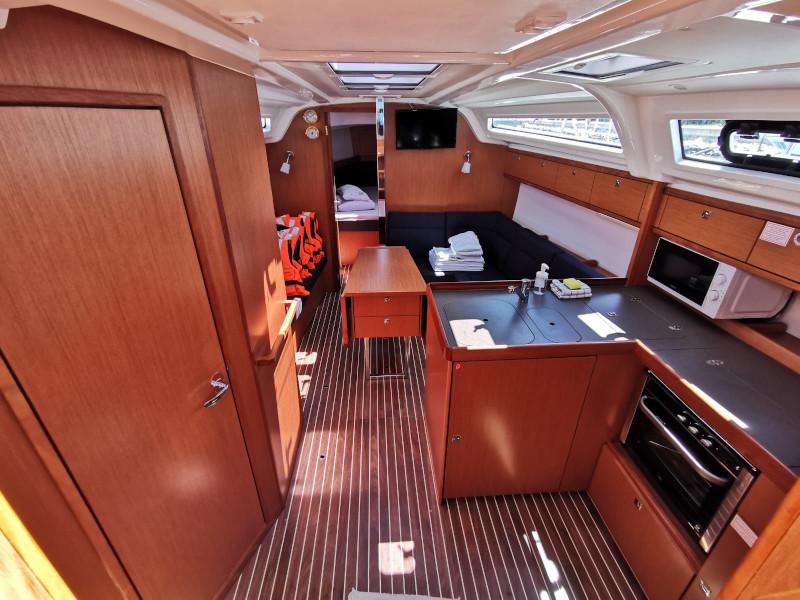 Book yachts online - sailboat - Bavaria Cruiser 37 - Lahor - rent