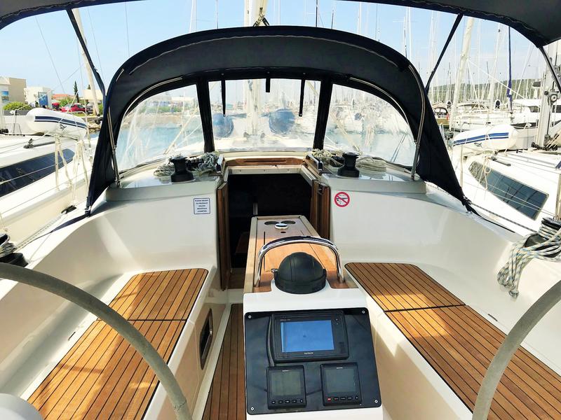 Book yachts online - sailboat - Bavaria Cruiser 37 - Lahor - rent