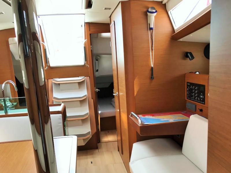 Book yachts online - sailboat - Sun Odyssey 389 - Cash - rent