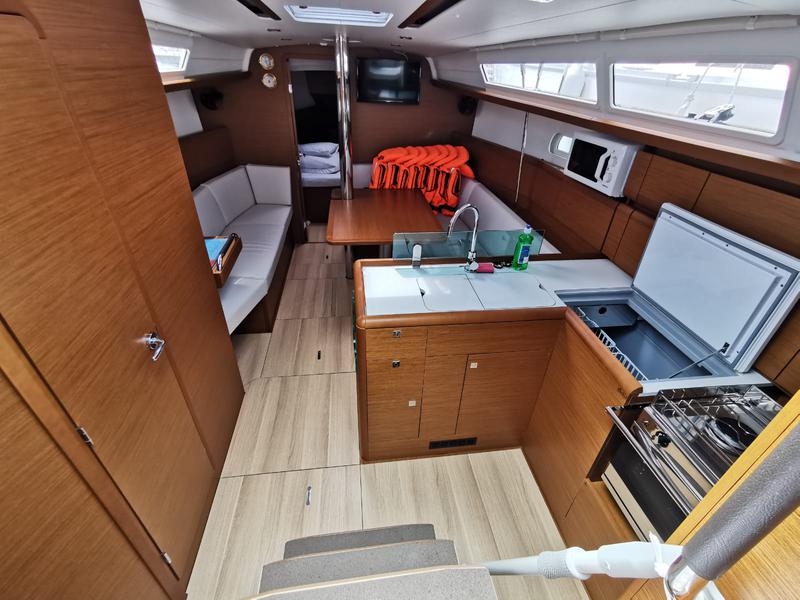 Book yachts online - sailboat - Sun Odyssey 389 - Freddie - rent