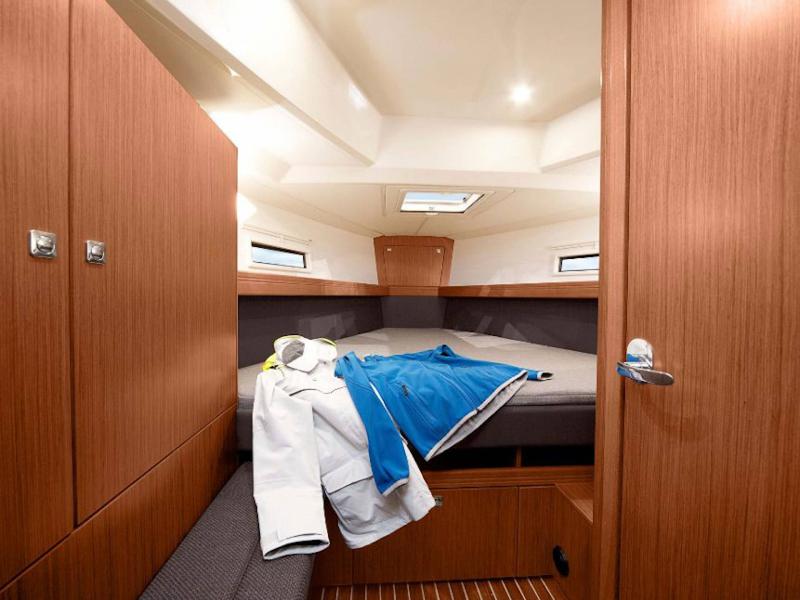 Book yachts online - sailboat - Bavaria Cruiser 41 - Sapphire - rent
