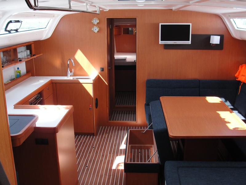 Book yachts online - sailboat - Bavaria Cruiser 51 - Zoilo - rent