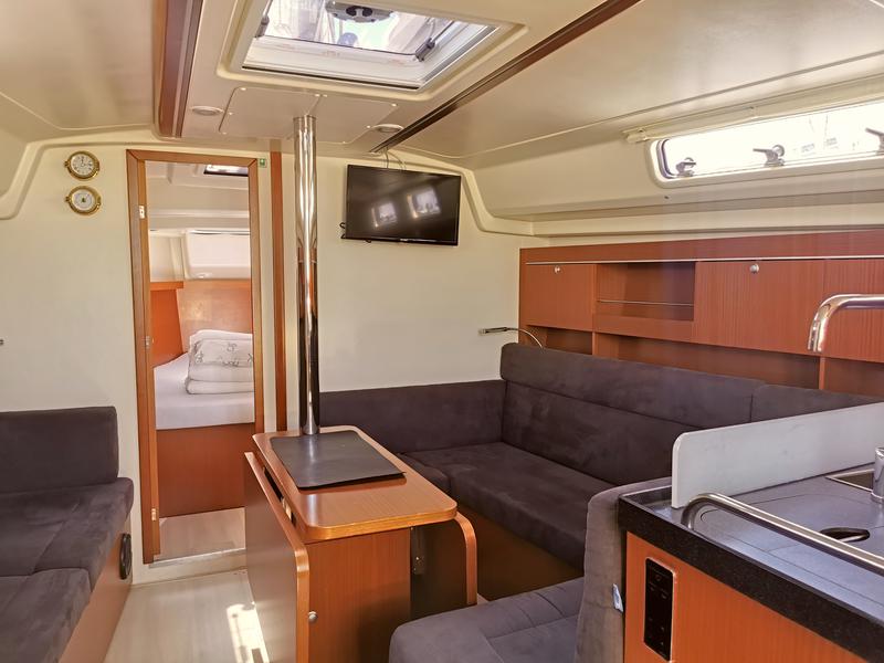 Book yachts online - sailboat - Hanse 385 - Abrazo - rent