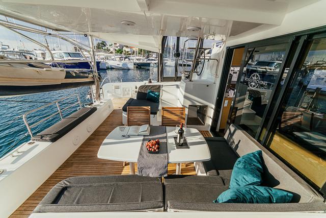 Book yachts online - catamaran - Lagoon 42 - AMELIA - rent