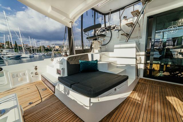 Book yachts online - catamaran - Lagoon 42 - AMELIA - rent