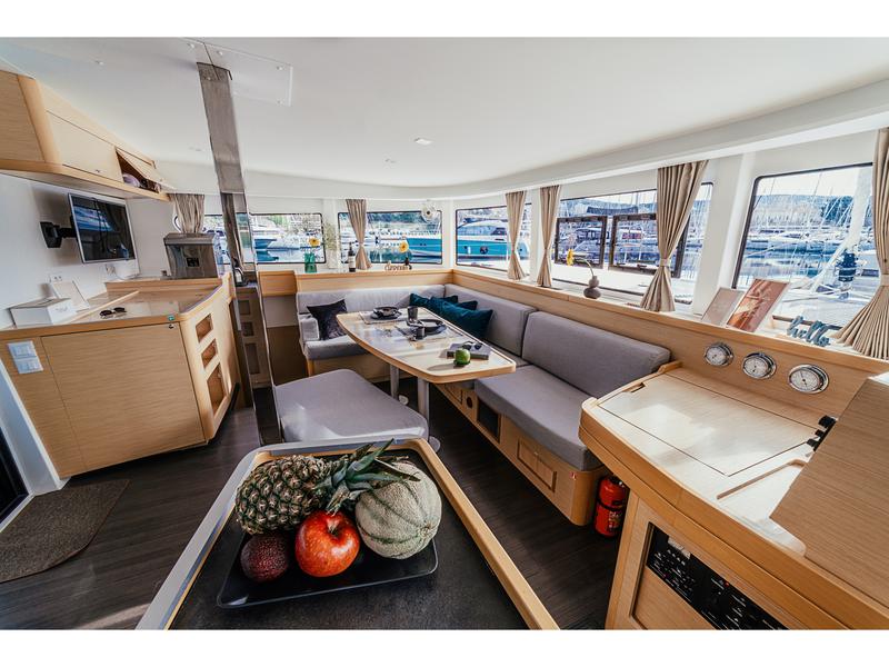 Book yachts online - catamaran - Lagoon 42 - AMELIA - rent