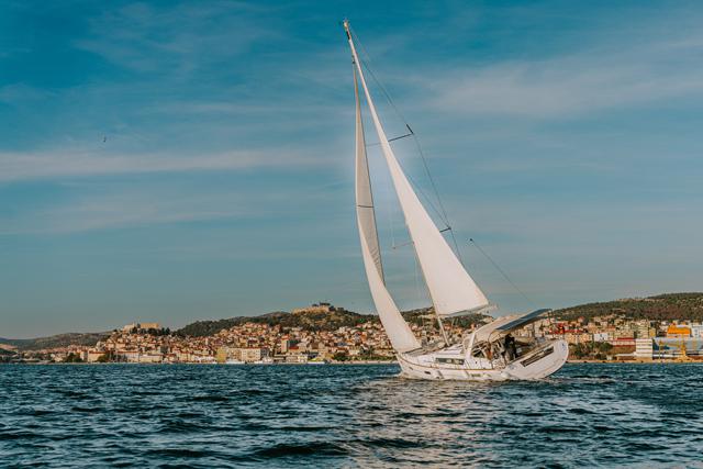 Book yachts online - sailboat - Oceanis 45 - THEIA - rent