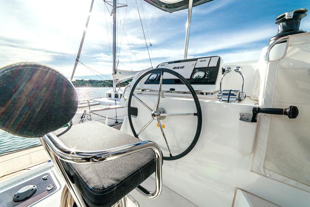 Book yachts online - catamaran - Lagoon 42 - ARTEMIS - rent