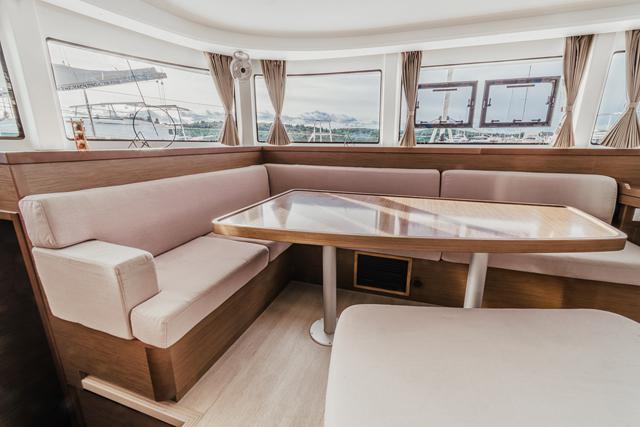 Book yachts online - catamaran - Lagoon 42 - ZETA - rent