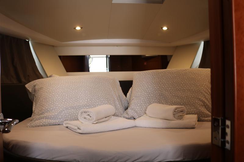 Book yachts online - motorboat - Jeanneau NC-11 Ownerversion - SORRY I - rent
