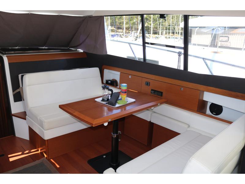 Book yachts online - motorboat - Jeanneau NC-11 Ownerversion - SORRY I - rent
