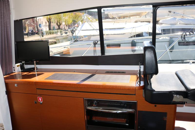 Book yachts online - motorboat - Jeanneau NC-11 Ownerversion - SORRY I - rent