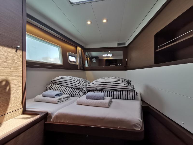 Book yachts online - catamaran - Lagoon 450 Flybridge - double elli - rent