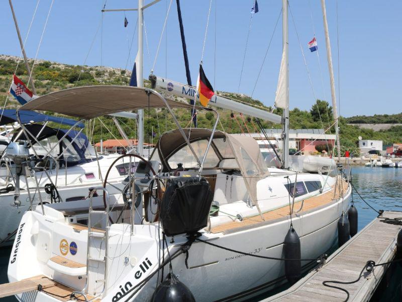 Book yachts online - sailboat - Sun Odyssey 33i - min elli - rent