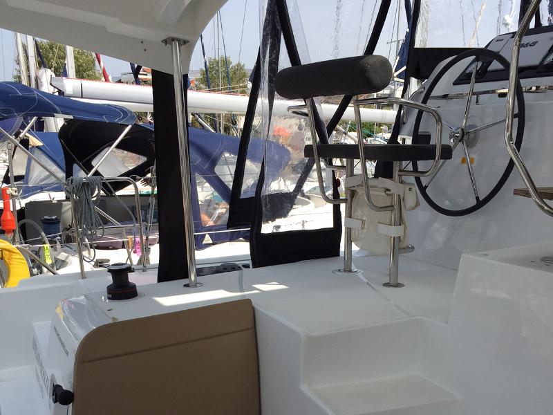 Book yachts online - catamaran - Lagoon 42 - Aeolian Breeze - rent