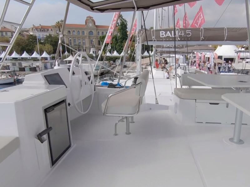Book yachts online - catamaran - Bali 5.4. - License to chill - rent