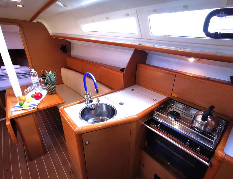 Book yachts online - sailboat - Sun Odyssey 33i - Paola - rent