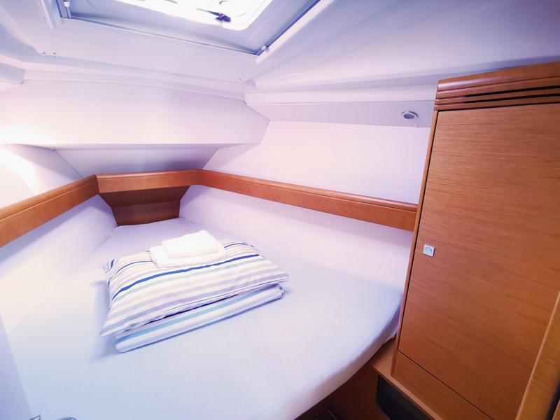 Book yachts online - sailboat - Sun Odyssey 36i - Mia - rent