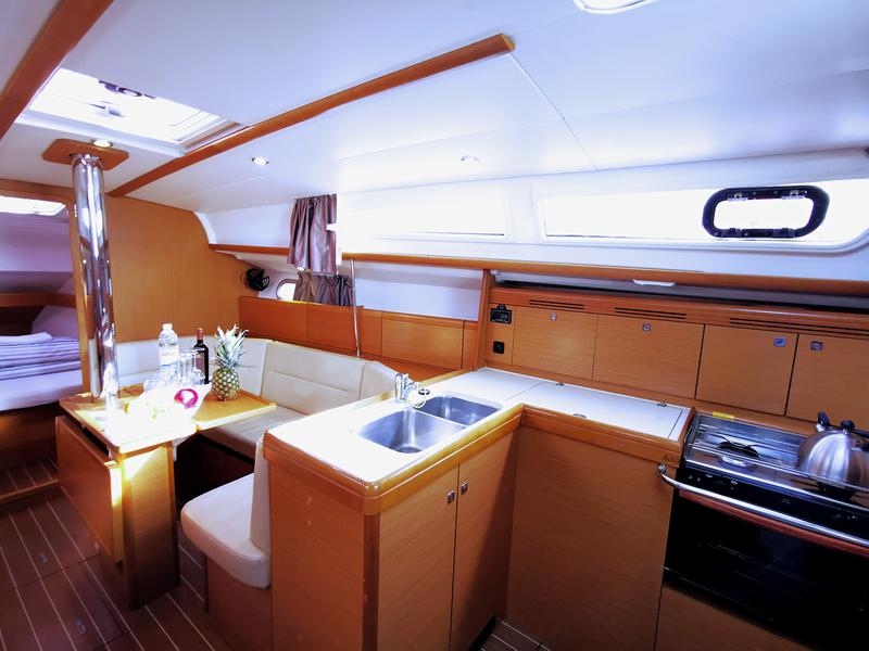 Book yachts online - sailboat - Sun Odyssey 36i - Mia - rent