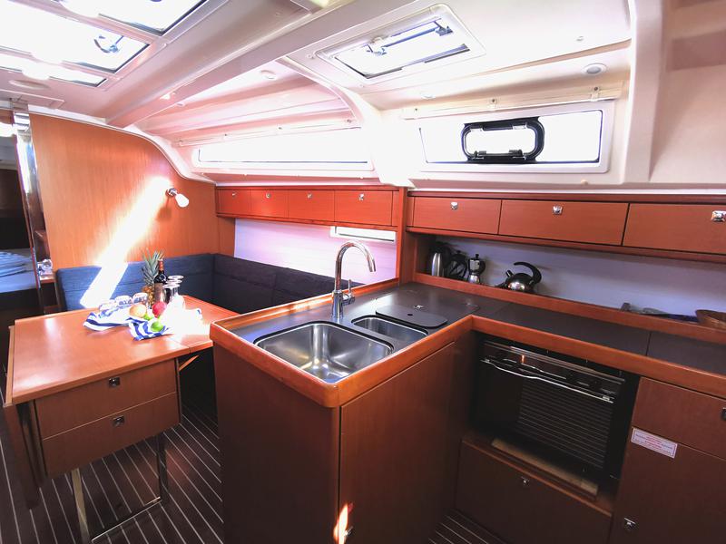 Book yachts online - sailboat - Bavaria Cruiser 37 - Maci - rent