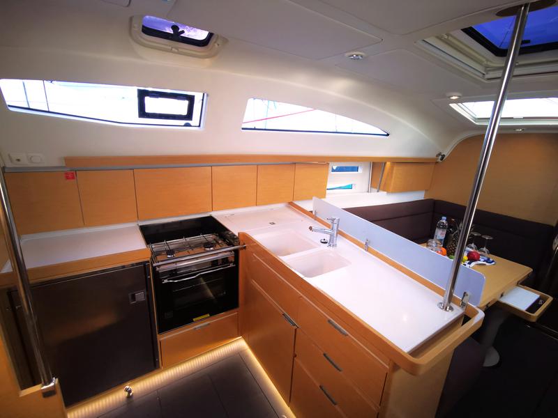 Book yachts online - sailboat - Elan 45 Impression - Baby boo - rent