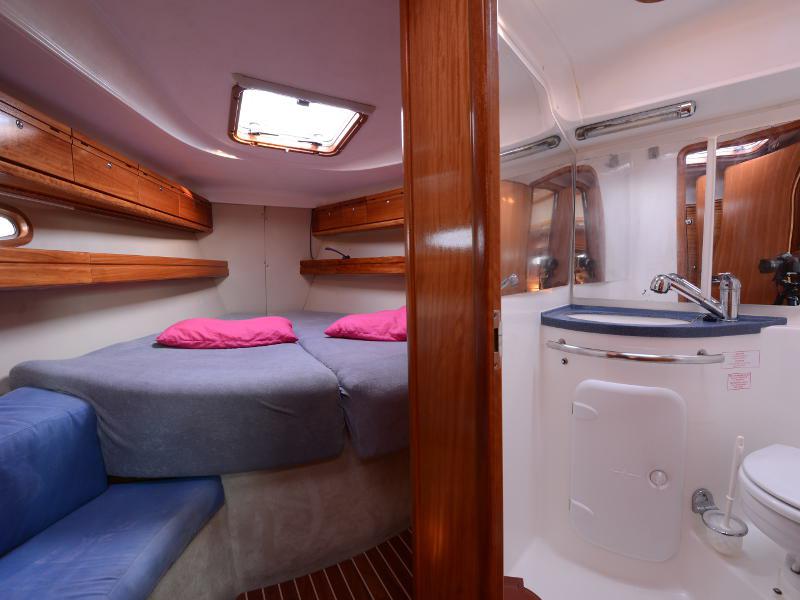 Book yachts online - sailboat - Bavaria 39 Cruiser - Fortuna - rent