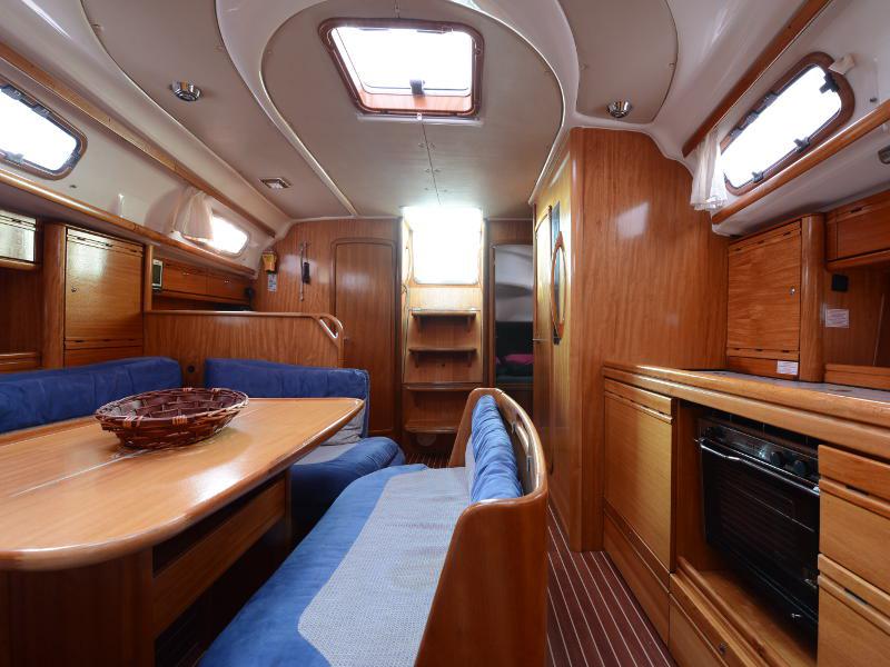 Book yachts online - sailboat - Bavaria 39 Cruiser - Fortuna - rent