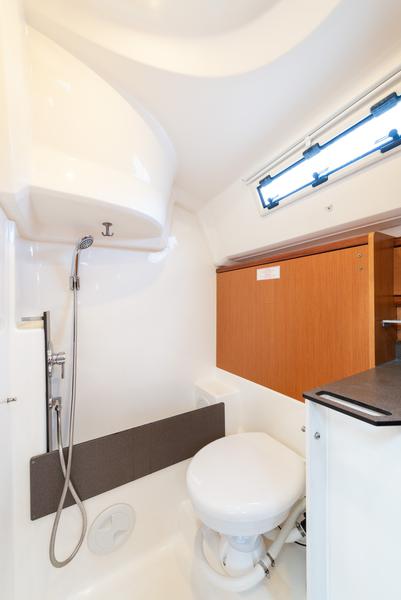 Book yachts online - sailboat - Bavaria 37 - Chnoudalo - rent