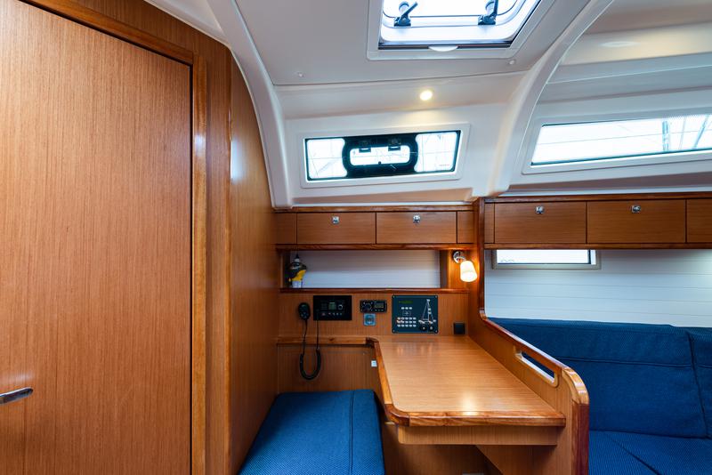 Book yachts online - sailboat - Bavaria 37 - Chnoudalo - rent