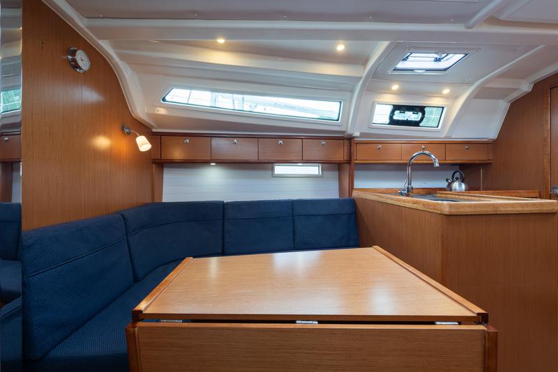 Book yachts online - sailboat - Bavaria 37 - Chnoudalo - rent