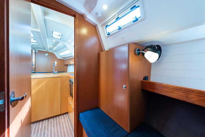 Book yachts online - sailboat - Bavaria 37 - Chnoudalo - rent