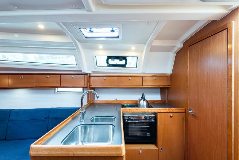 Book yachts online - sailboat - Bavaria 37 - Chnoudalo - rent