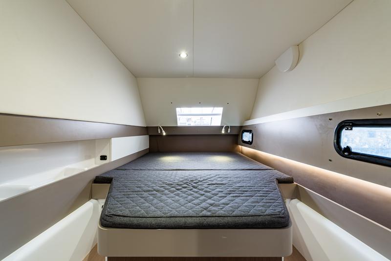 Book yachts online - catamaran - Bali 4.3 - Alba - rent