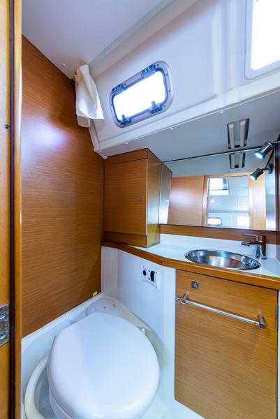 Book yachts online - sailboat - Jeanneau Sun Odyssey 379 - Amor Fati - rent