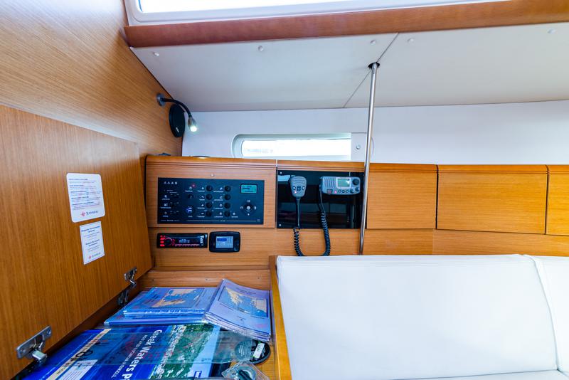Book yachts online - sailboat - Jeanneau Sun Odyssey 379 - Amor Fati - rent