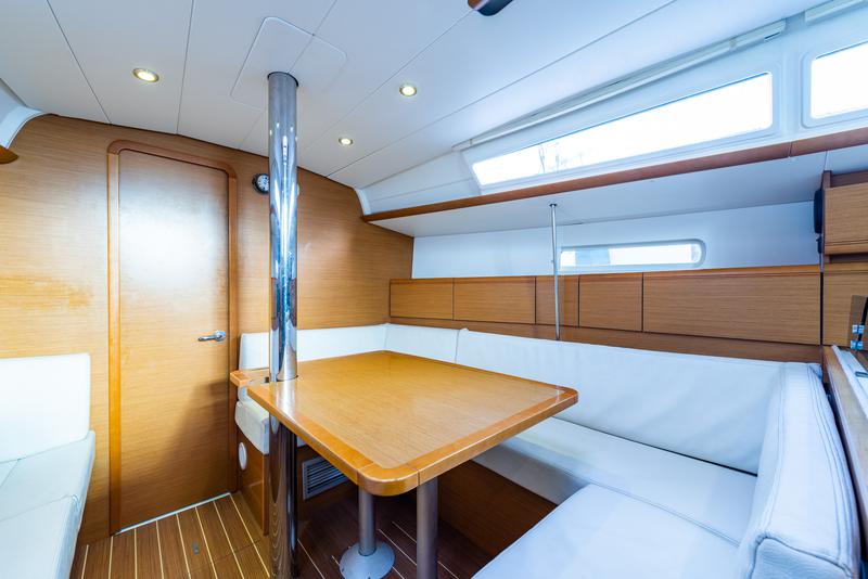 Book yachts online - sailboat - Jeanneau Sun Odyssey 379 - Amor Fati - rent