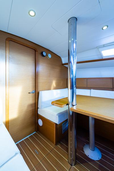 Book yachts online - sailboat - Jeanneau Sun Odyssey 379 - Amor Fati - rent